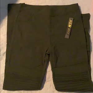Brand New with tags New Mix Moto Jeggings